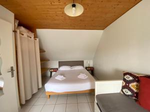 Giường trong phòng chung tại Le Portzic, Appartement proche plage de Morgat