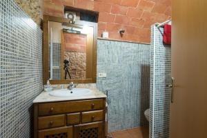 Et badeværelse på Can Cometes + 19 billeder