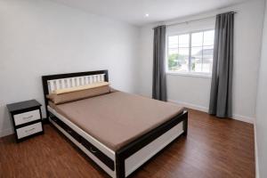Giường trong phòng chung tại Clark International Airport Xevera Whiz Staycation Duplex Townhouse with Two Rooms