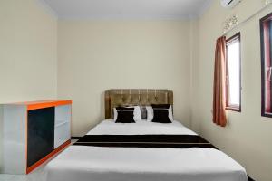 En eller flere senge i et værelse på Capital O 95046 Gefa Sleep N Go