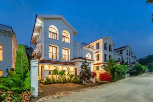 Tòa nhà nơi biệt thự tọa lạc