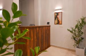 a courtroom with a wooden fence and a painting on the wall at Mawakada Bay Residences in Hikkaduwa