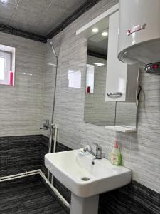 Phòng tắm tại Skyview +31 ảnh