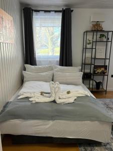 Postel nebo postele na pokoji v ubytování Danube Rooms Abteistrasse