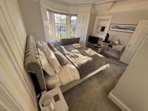 a bedroom with a large bed and a window at Crannaig House in Aberfoyle