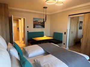 a bedroom with a bed and a table with chairs at Apartment-Hotel Hamburg Mitte in Hamburg