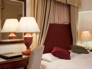 Postel nebo postele na pokoji v ubytování Whately Hall Hotel