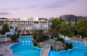 an image of a hotel with a swimming pool at Kiotari Miraluna Beach Resort in Kiotari
