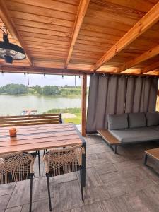 Khu vực ghế ngồi tại Słoneczny Pagórek