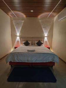 En eller flere senge i et værelse på Sunrise Taj Mahal Hotel - A Luxury Stay