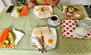 a table with plates of food on top of it at Jb Villa in Bona Vista +32 photos