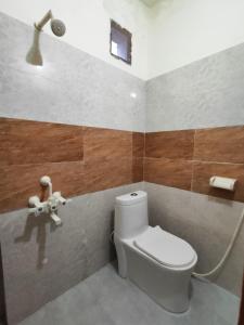 Et badeværelse på Sunrise Taj Mahal Hotel - A Luxury Stay + 26 billeder