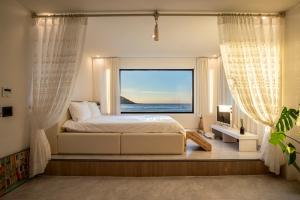 Postel nebo postele na pokoji v ubytování Hyupjae Hyun Stay