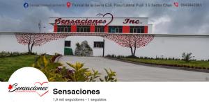 een foto van een gebouw met een bord erop bij Motel Sensaciones in Latacunga