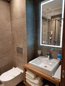 Et badeværelse på Apartment IB Studio Aparthotel Poljice + 12 billeder