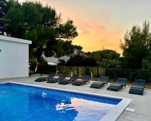 Swimmingpoolen hos eller tæt på White Villa, Brac