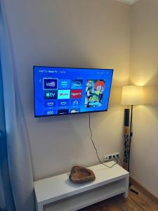 a flat screen tv hanging on a wall at Stilvolles 2-Zimmer-Apartment in Bremen in Bremen +4 photos