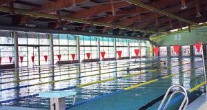 a large swimming pool with a lot of water at O lar da luz in Ourense