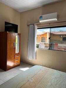 a room with a window and a dresser and a windowpectpect at Departamentos a Pasos de la Basílica in Caacupé