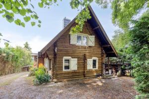 a log cabin with a gambrel roof at Le Chalet Rustique in Spa