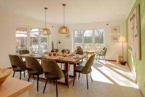a dining room with a table and chairs at Trieste - Villa Prosecco in Prosecco