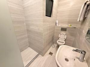 a bathroom with a sink and a toilet at ريڨا للأجنحة السكنية Riva suites in Irbid +49 photos