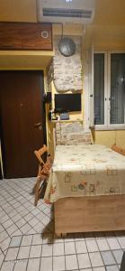 En eller flere senge i et værelse på House rented 10 meters from the sea