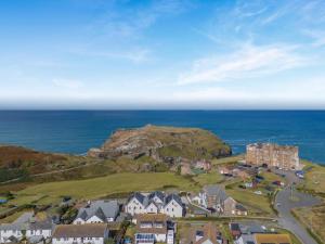 an aerial view of a house and the ocean at 2 Bed in Tintagel oc-g33170 in Tintagel