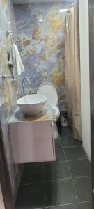 a bathroom with a sink and a toilet at Apto con balcon in Pasto