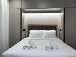 Giường trong phòng chung tại POST VIEW Center Luxury Apartments A2