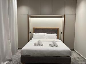 Giường trong phòng chung tại POST VIEW Center Luxury Apartments A2