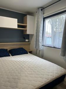 a bedroom with a large bed and a window at Panorama Best View in Lauwersoog