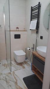 Et badeværelse på Lux Apartments + 13 billeder