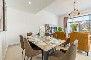 Khu vực ghế ngồi tại Al Dana Paradise Luxury Villas Palm Fujairah Sea View +92 ảnh