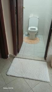 Et badeværelse på Homely Haven Apartment- Machakos