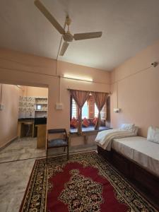 En eller flere senge i et værelse på Ved kuteer, vijay kunj