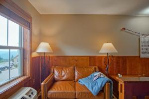 a brown leather couch in a living room with two lamps at Highland House #102-104: 2Br: 2 Bath in Snowshoe