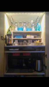 een koelkast gevuld met servies en andere etenswaren bij Peacock Room in Berkeley