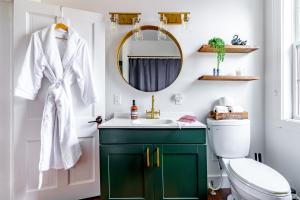 a bathroom with a green cabinet and a sink at Jungle House Chillicothe - Luxury Downtown Homes Free Parking in Chillicothe