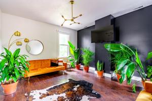 a living room filled with lots of plants at Jungle House Chillicothe - Luxury Downtown Homes Free Parking in Chillicothe