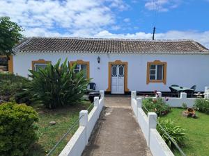 a white house with a pathway leading to it at Casa de Santa Catarina in Cabo da Praia