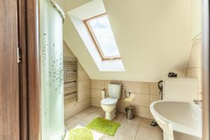 Et badeværelse på Michałówka Pokoje i Domki + 91 billeder