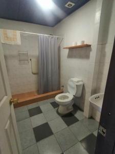 Et badeværelse på Hotel Colonial Maule Villa Alegre