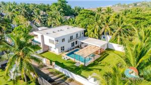 an aerial view of a white house with palm trees at Villa Moka 2 in Taxisco