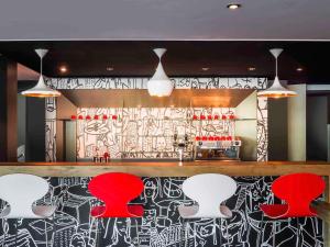 Loungen eller baren på ibis Nantes Centre Gare Sud