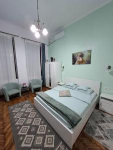 a bedroom with a large bed in a room at Art Nouveau Aparthotel in Oradea