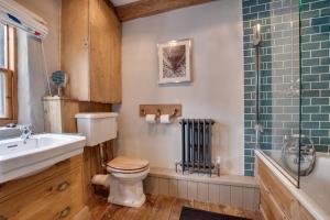 Et badeværelse på 2 Bed in Whitby oc-r038 + 27 billeder