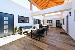 a living room with wooden floors and a wooden ceiling at Apartman Roso in Orebić