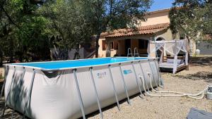 Hồ bơi trong/gần gite le repos des chênes option spa extérieur Evasion nature et confort !