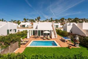 Swimmingpoolen hos eller tæt på Villa Torrenova by Villa Plus